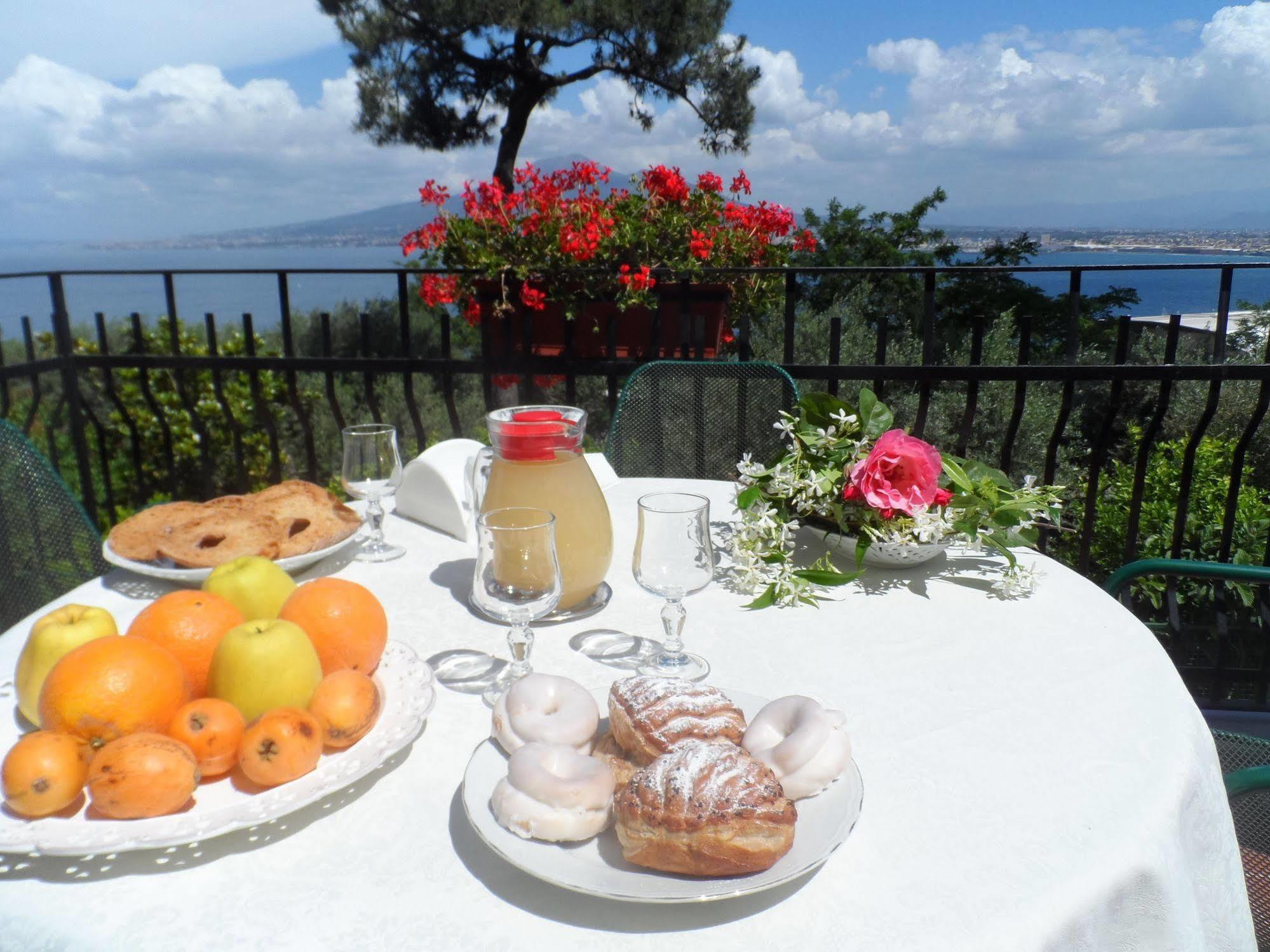 Ancelle Sorrento - Casa D'Accoglienza Hotel Castellammare di Stabia Bagian luar foto